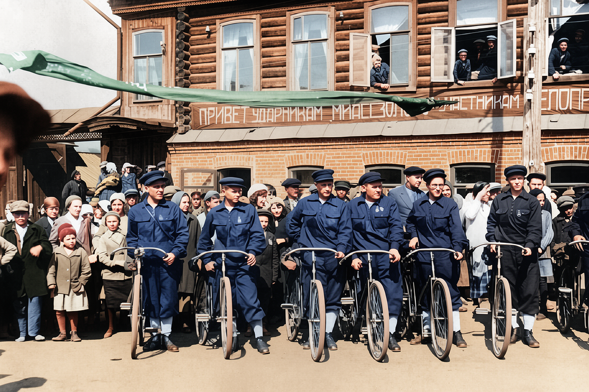 Фото Велопробег «Миасс – Москва» Дата съемки: 1930 - 1933  Выставка «На "педальном коне"» Государственный исторический музей Южного Урала г. Миасс  Источник: russiainphoto.ru /