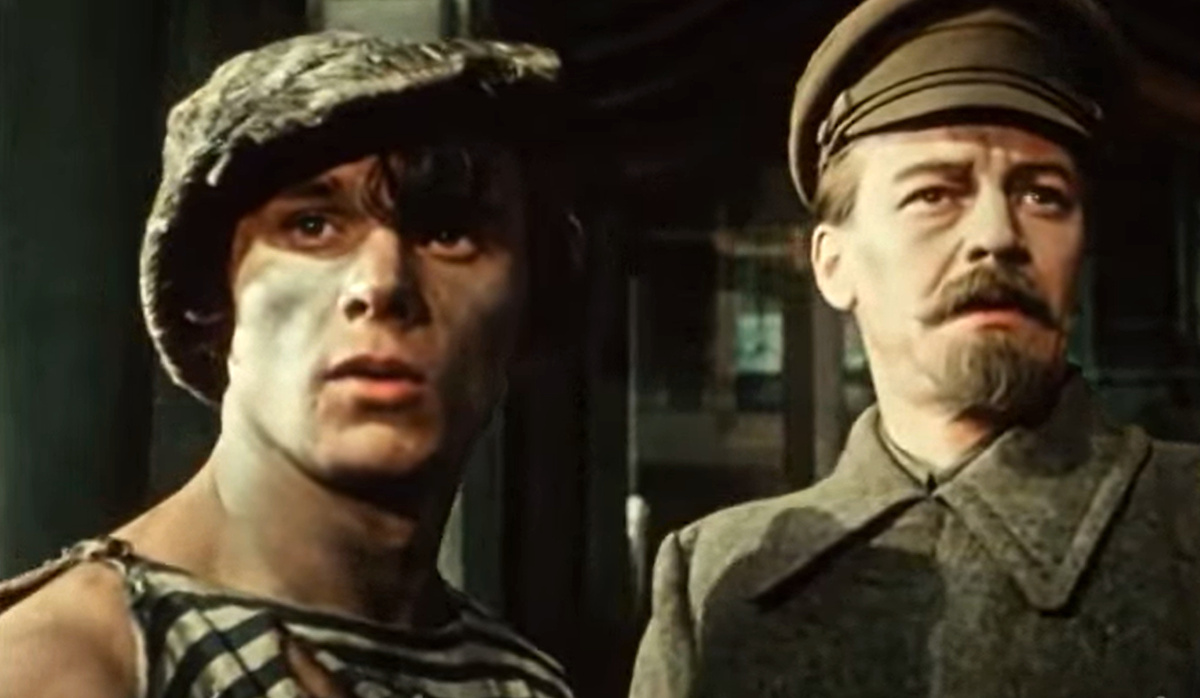 Кадр из кинофильма "Вихри враждебные", 1953 г., режиссер Михаил Калатозов, сценарист Николай Погодин, композитор Дмитрий Кабалевский (скриншот)