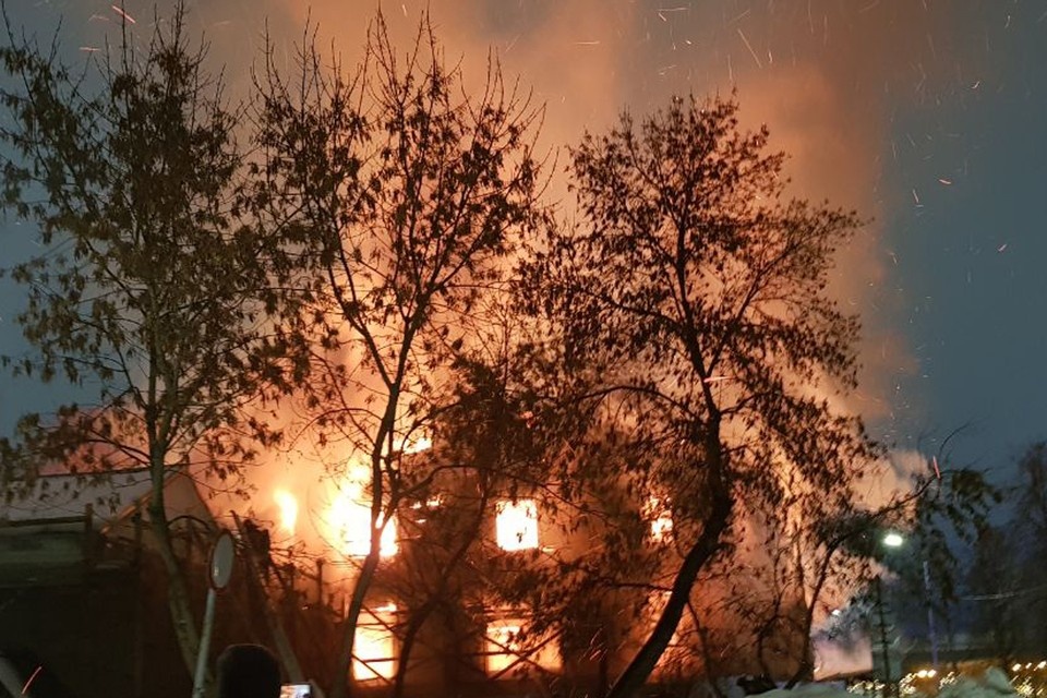    На месте работают пожарные. Фото: t.me/kareliaformemory