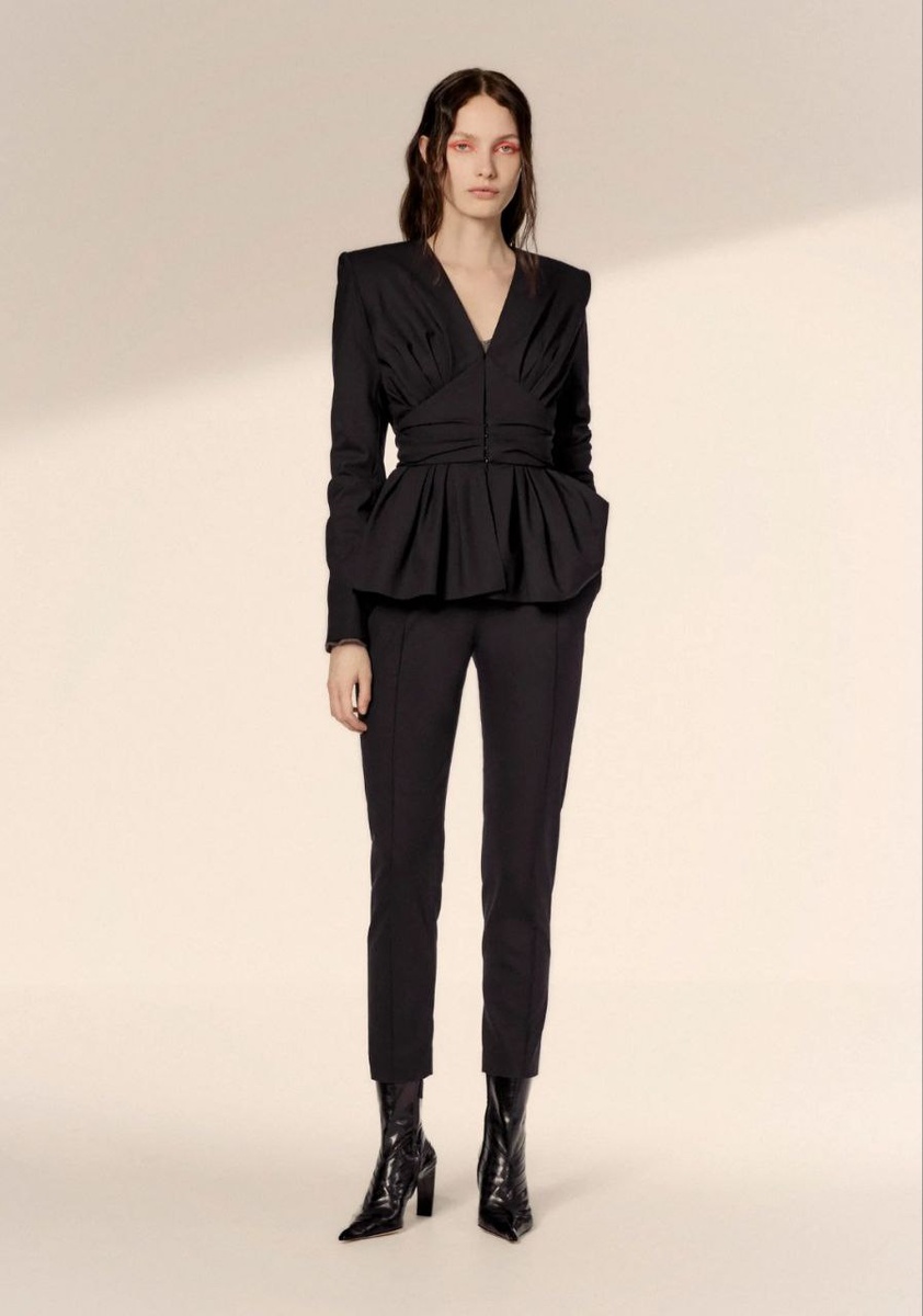 Авторская одежда как инструмент влияния.
Author clothing design as influence tool.

