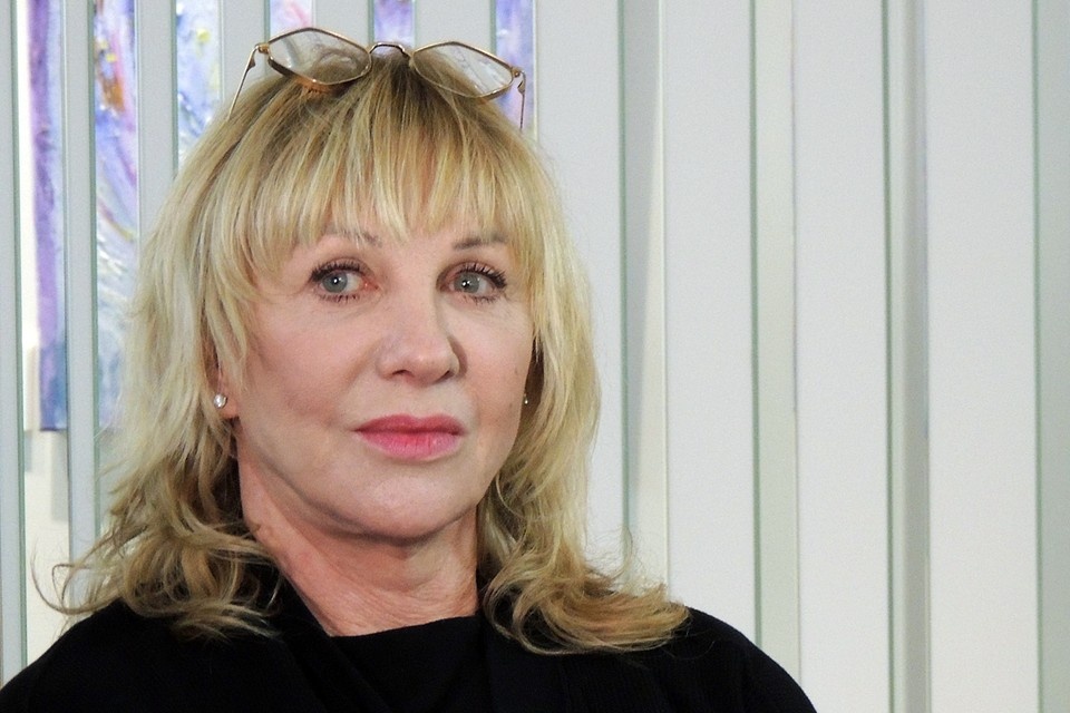    Елена Яковлева теперь пишет картины Анастасия ПЛЕШАКОВА