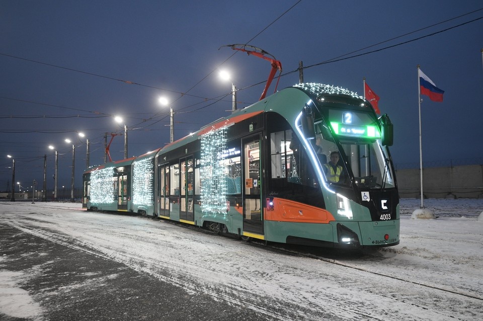    В Петербурге продлят трамвайную линию "Славянка" до СПбГУ и «Невской дельты». Алексей БУЛАТОВ