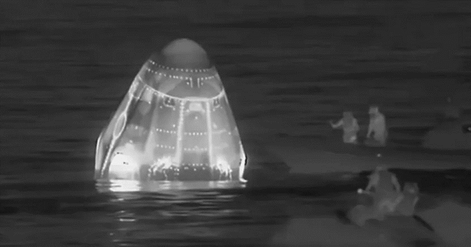 ГКК Dragon SpX-33 на месте приводнения. Фото: SpaceX