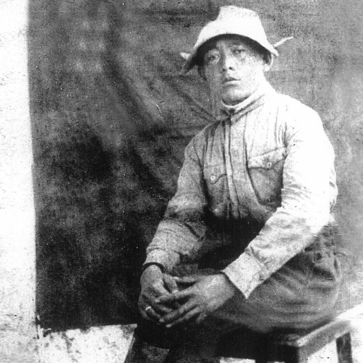    Свое первое ранение Асанбек Ортобаев получил под Колпино — Пулково. Однополчане отмечали, что он был безбашенным и горячим. Во время атаки он всегда находился в первых рядах, не прятался и не пытался хитрить.