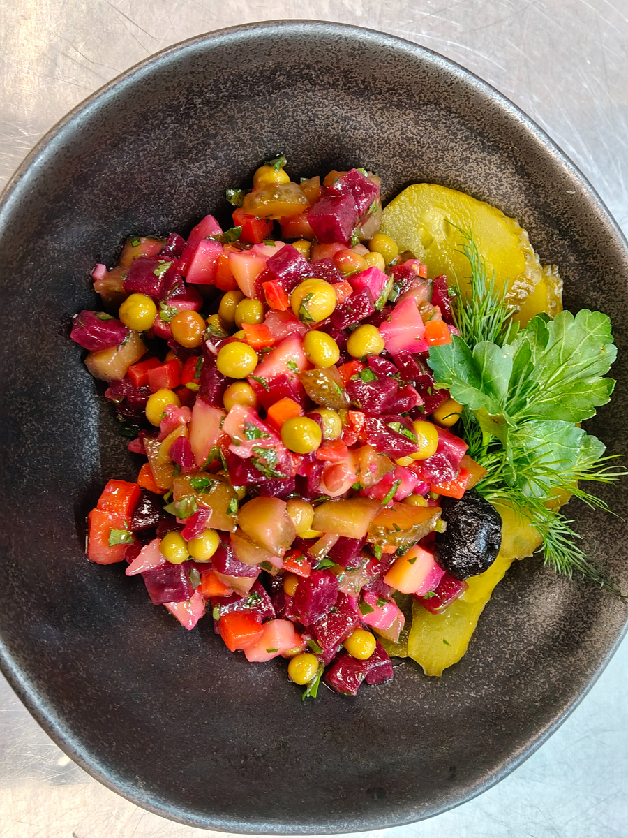 Вариант винегрета с зеленым горошком