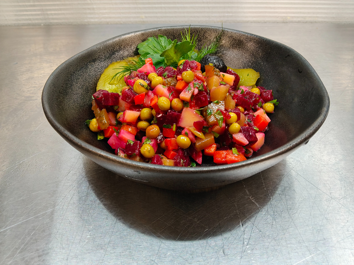 Винегрет с зеленым горошком