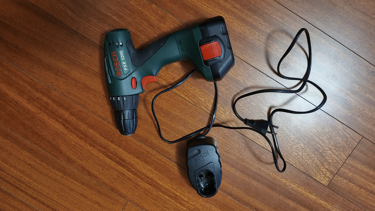 Шуруповерт Bosch PSR 1200 с рабочим напряжением 12 В