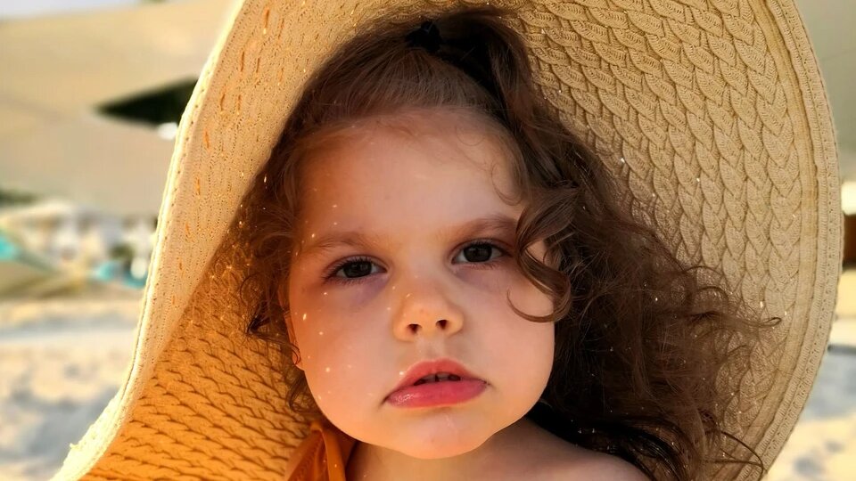 Бабушка проснулась за минуту до ее ухода: Не стало самой красивой девочки России