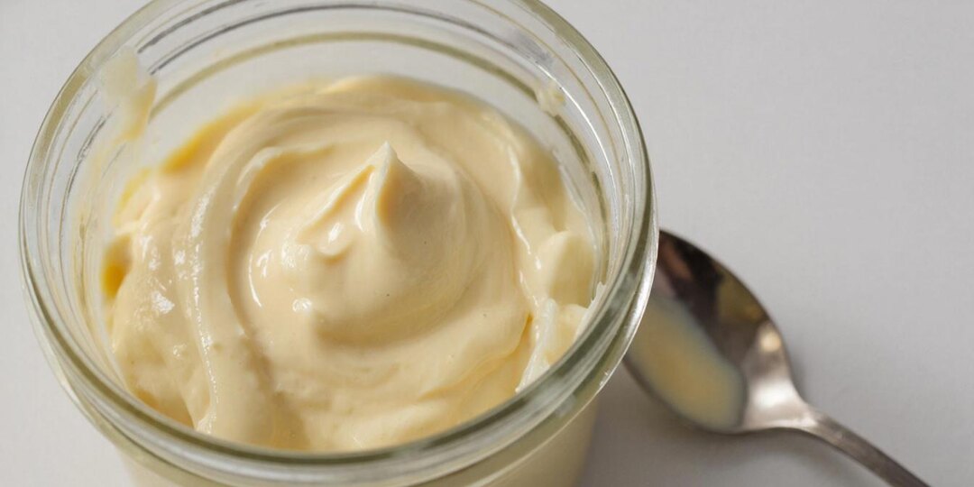 Вредный и ужасный соус пролетариата? Артемий Лебедев внезапно вступился за майонез