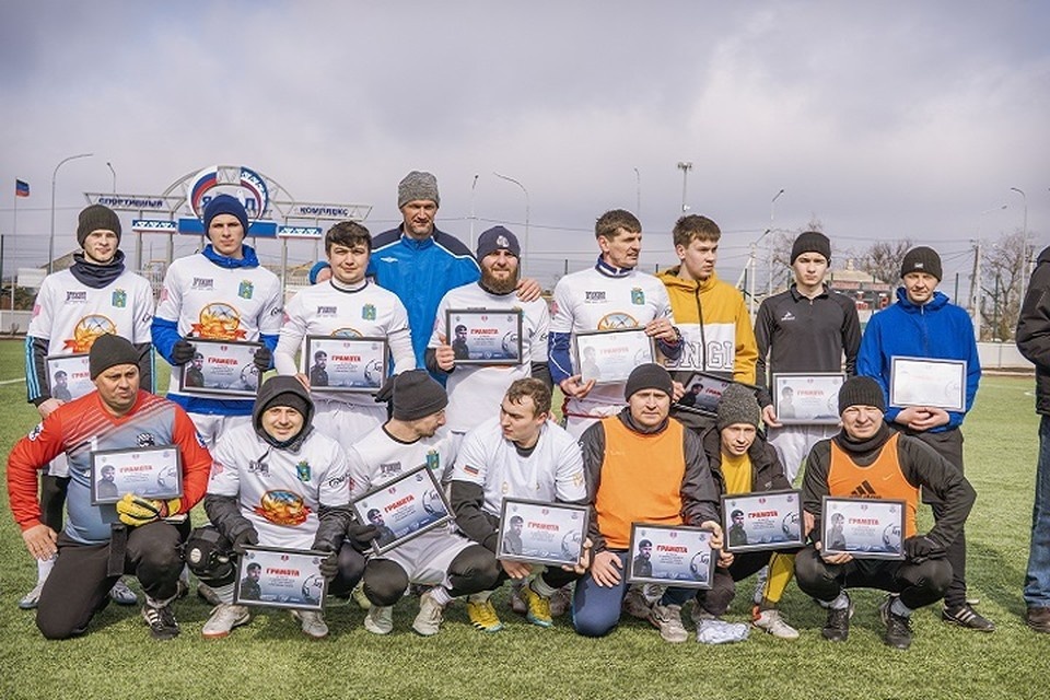    В Волновахе почтили память Владимира Жоги товарищеским футбольным матчем. Фото: Минмол ДНР