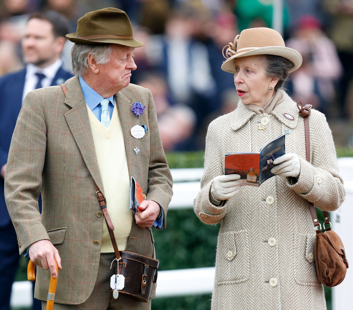 Эндрю Паркер Боулз и принцесса Анна на Челтнемском фестивале, 2024 год.