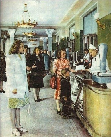 В магазине. Рига. 1950-е . Источник: https://vk.com/photo-76843858_456254741