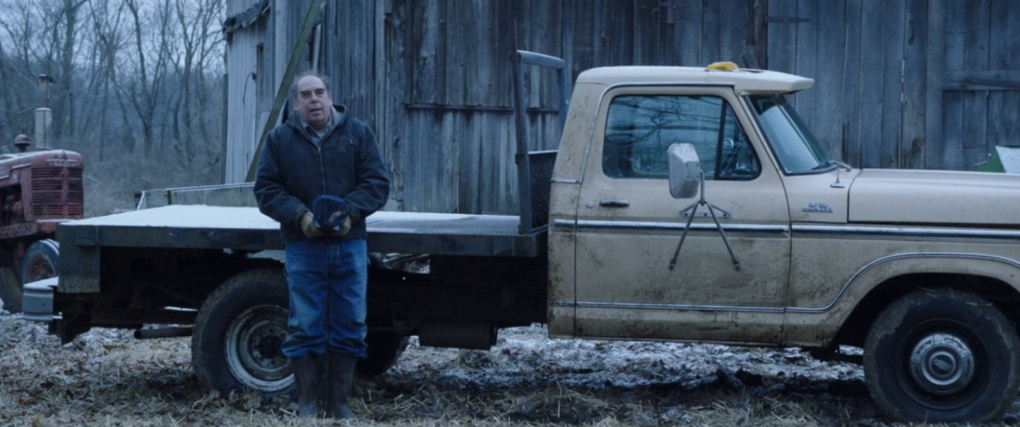 Скриншот из фильма «Тёмные воды». Актёр игравший главного героя Уилбура Теннанта (Билл Кэмп).