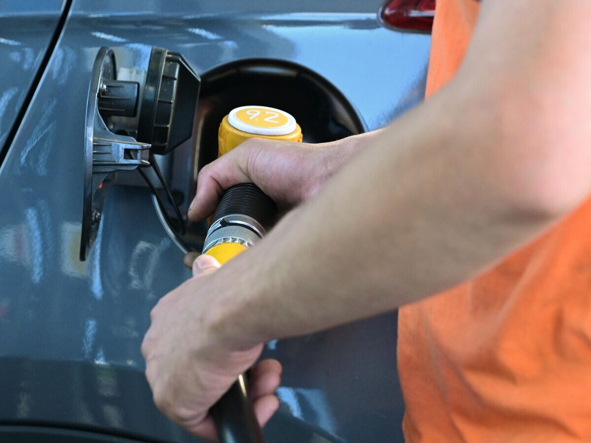    Заправка автомобиля топливом © РИА Новости . Кирилл Каллиников