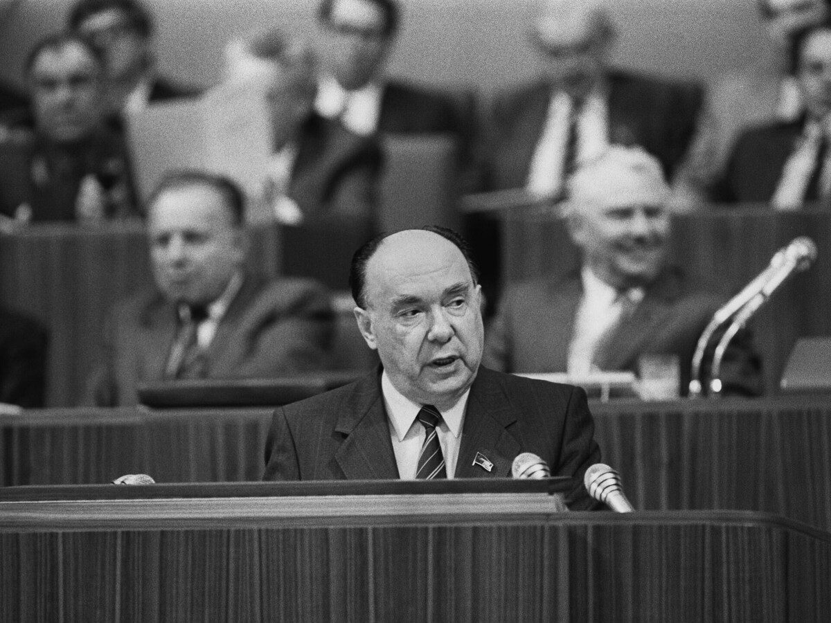  Александр Яковлев