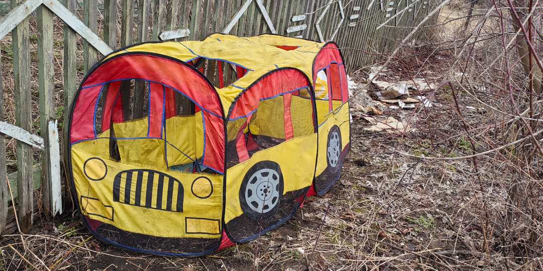 Соседские дети накидали под забор мусор, а председатель заставил убирать