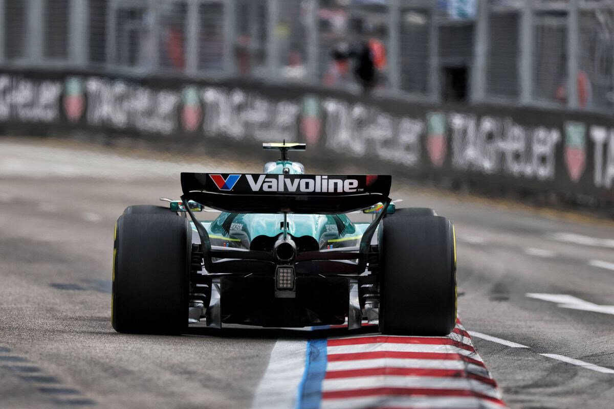 Плотная компоновка AMR26. Ньюи всегда стремился к минимизации объема кузова, но в случае с вибрирующим двигателем Honda это создало дополнительные проблемы. Фото: Aston Martin F1.