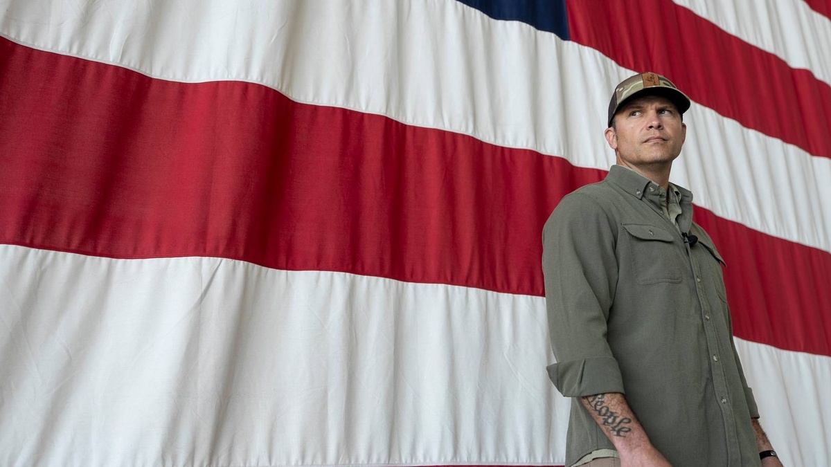     Пит Хегсет    
(cc) SECWAR