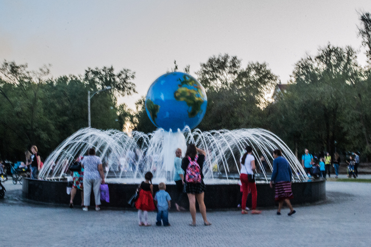 Фонтан "земной шар" в первоначальном виде