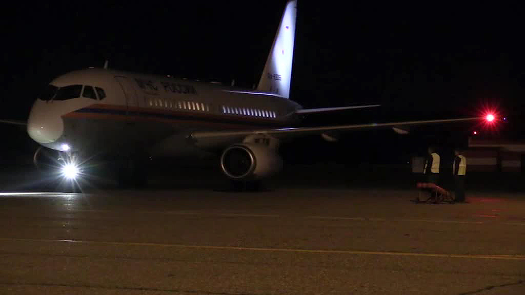    Самолет МЧС ночь