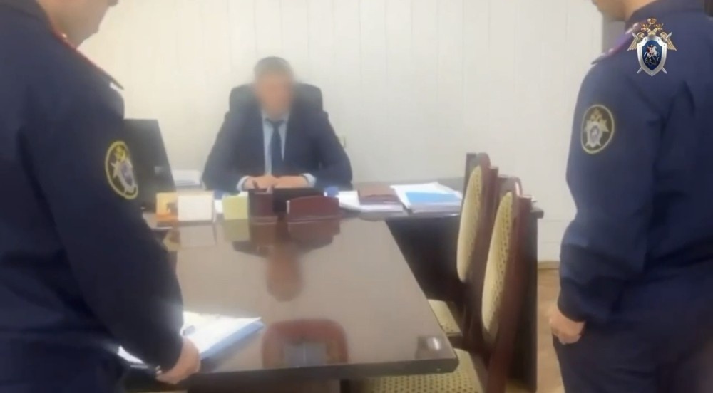    Главу Ершовского района Саратовской области подозревают в превышении полномочий