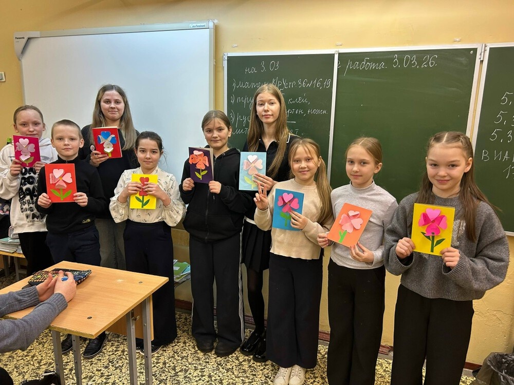 В детских садах и школах Твери празднуют 8 Марта