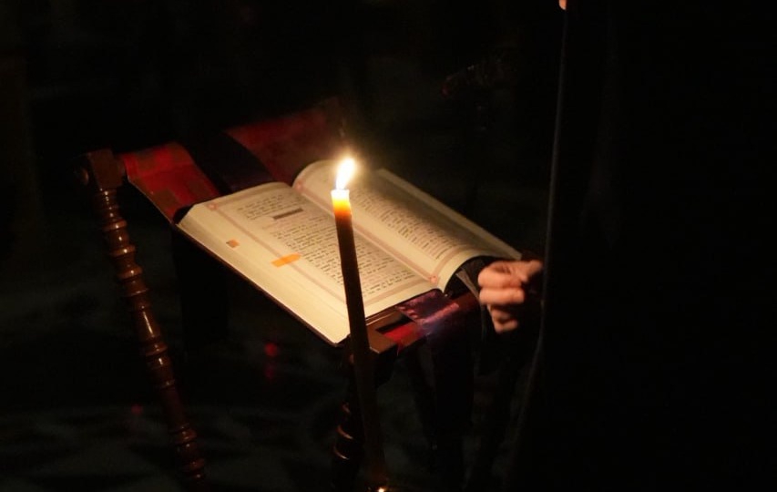 Простая, но сильная благодарственная молитва перед сном своими словами