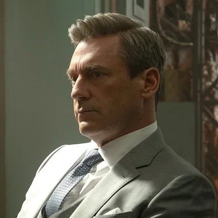     Джеймс Марсден шантажирует Джона Хэмма и встречается с его бывшей в трейлере второго сезона «Друзей и соседей»