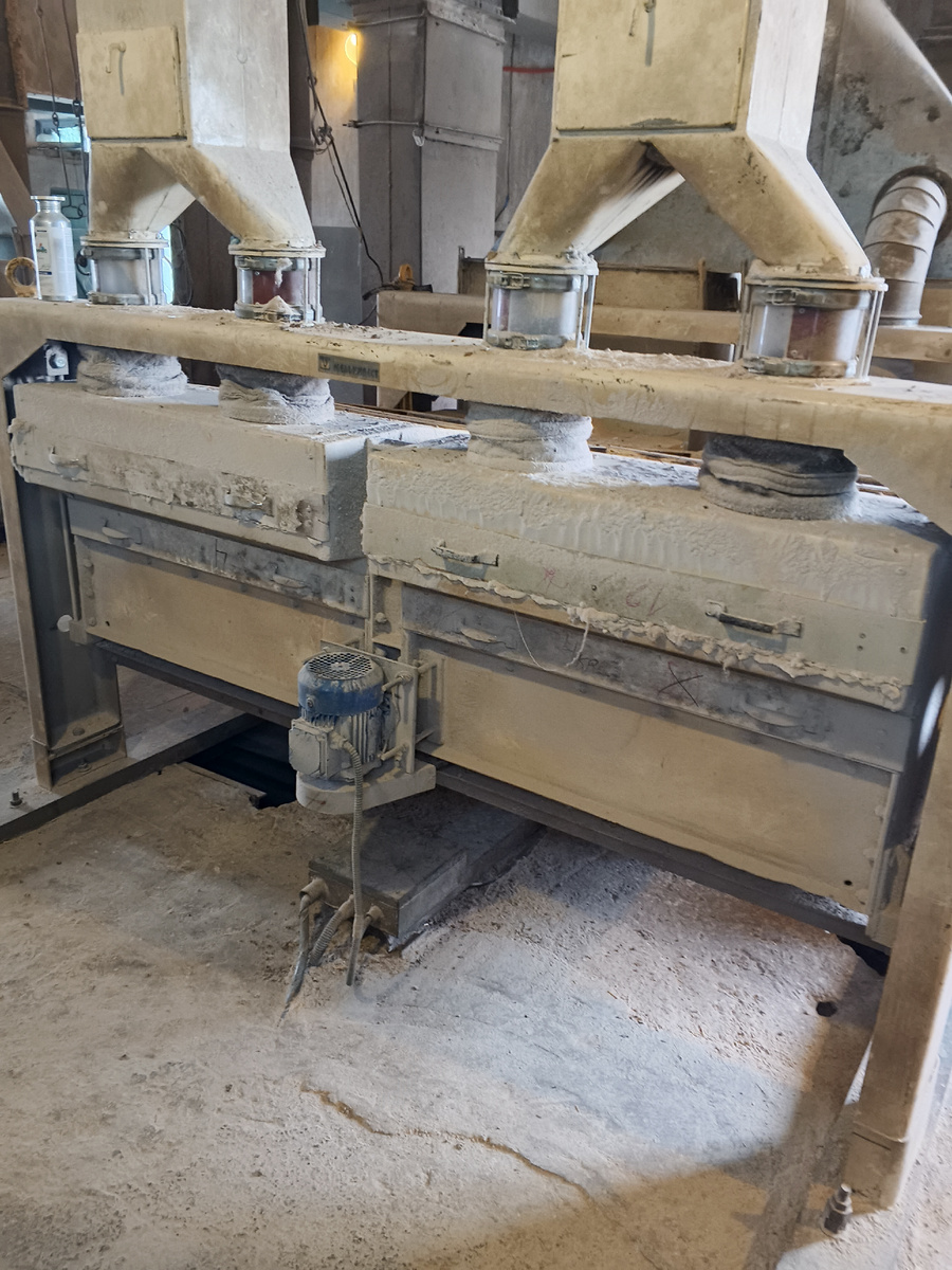 Так выглядит один из станков, второй такой же.