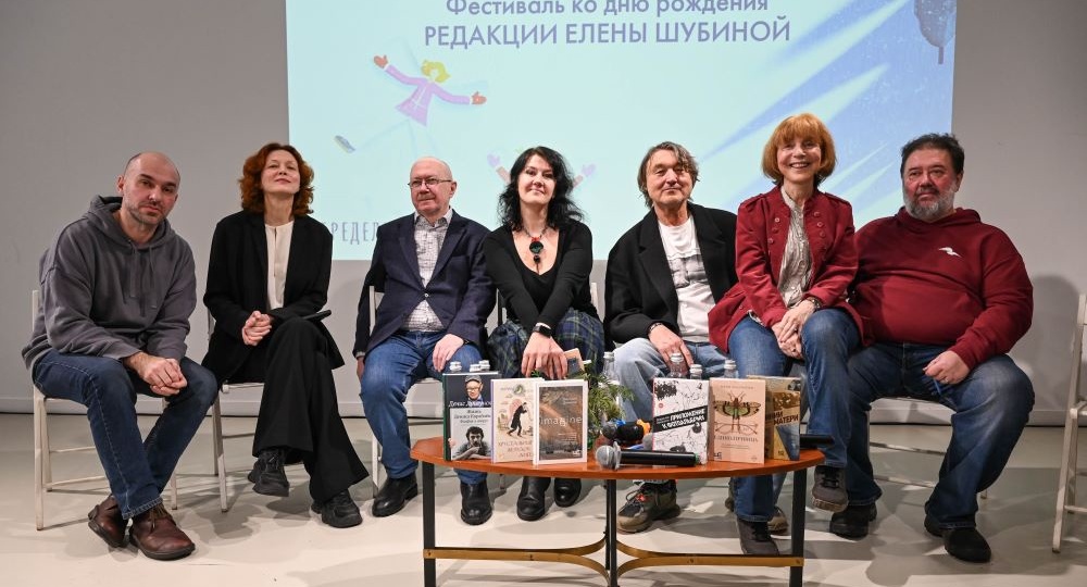 Как писать о семейном прошлом, или Почему достоверность - враг литературы