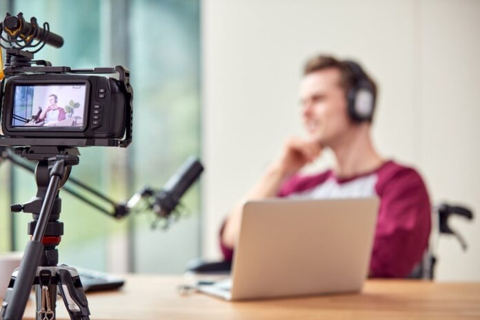    Видеоподкасты: от простого контента к глобальному влиянию и новой экономической силе.