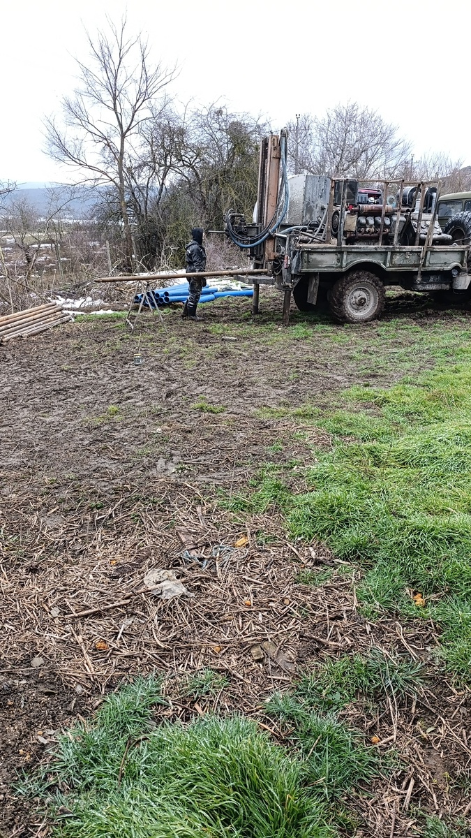 Начали бурить.