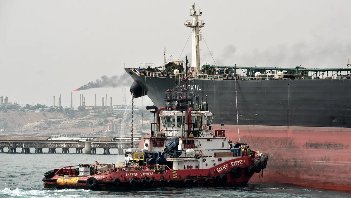 Иран играет важнейшую роль в мировых потоках нефти. На фото — нефтяной терминал на острове Харг.Изображения Getty Images