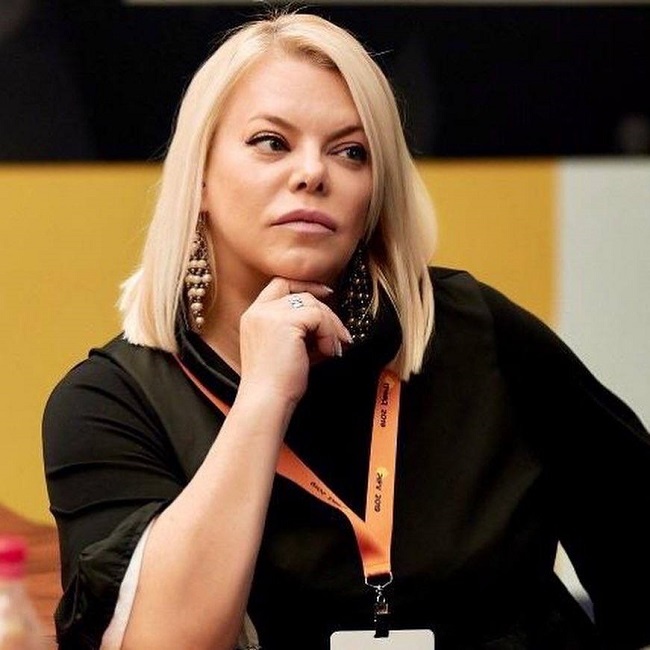 С Поплавской тоже знакомы. 