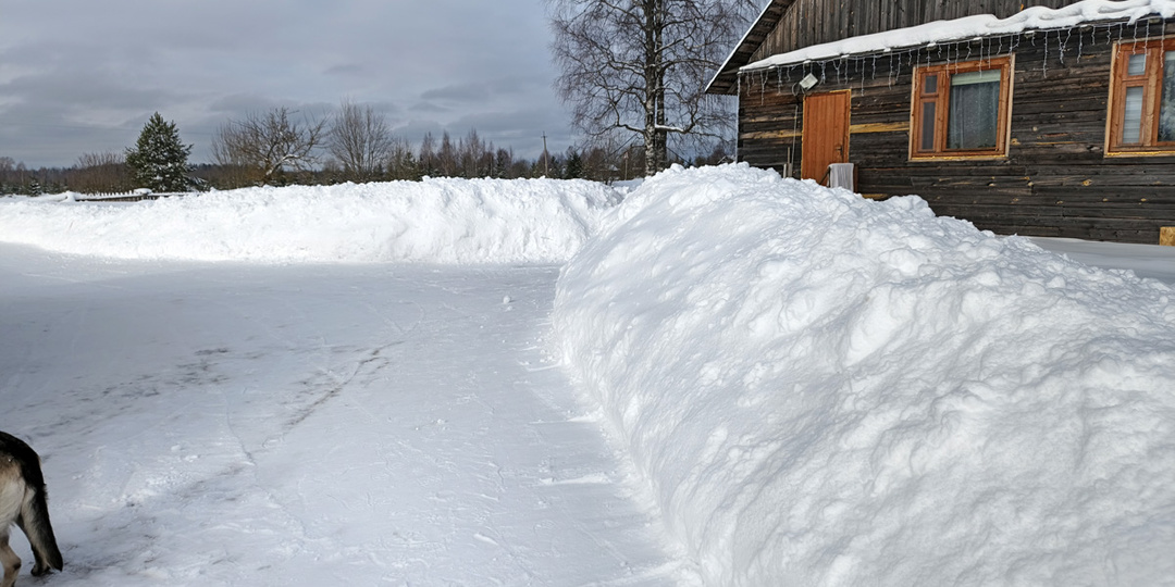 Самая снежная зима и самая удобная лопата