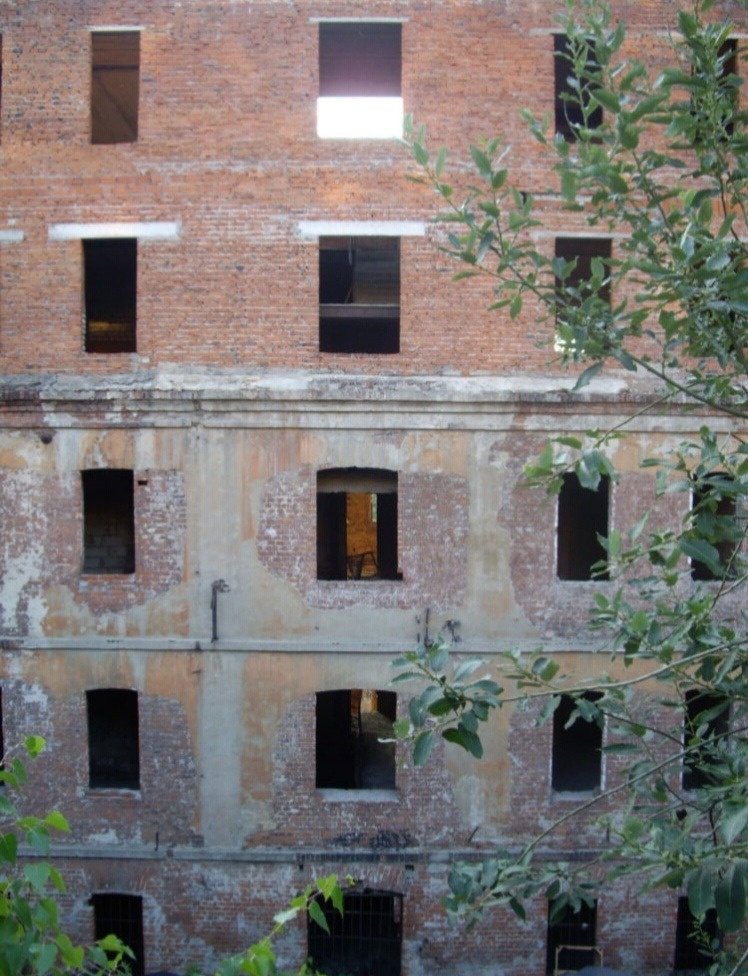 1 Сторона дома Михалковская 46к3 со стороны пруда.