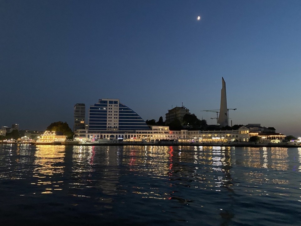    Над Севастополем сбито три воздушные цели. Виктория Орлова