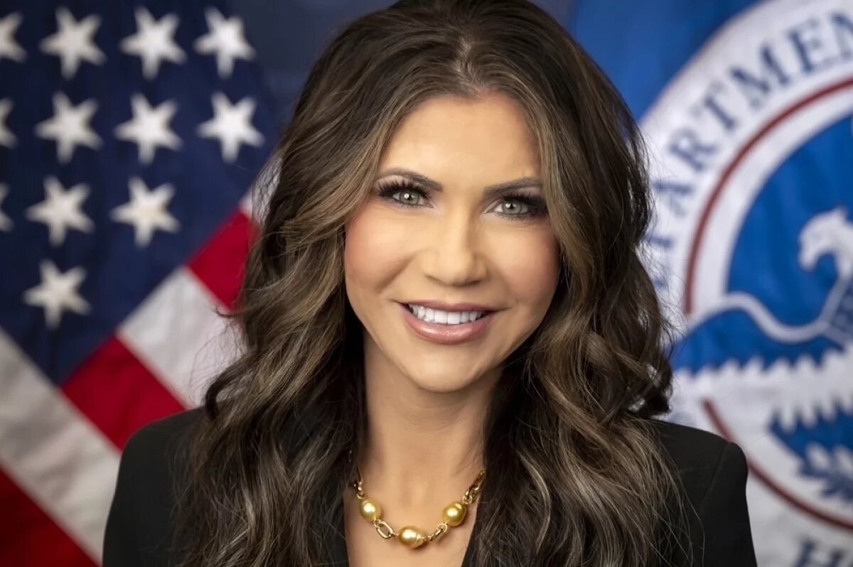    Bloomberg: Трамп отстранил министра внутренней безопасности США Кристи Ноэм