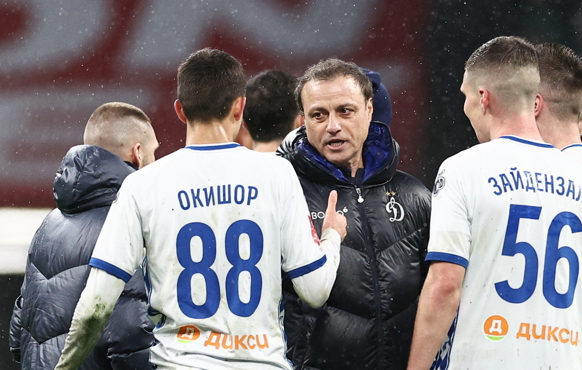    Главный тренер “Динамо” Ролан Гусев  Софья Сандурская/ТАСС