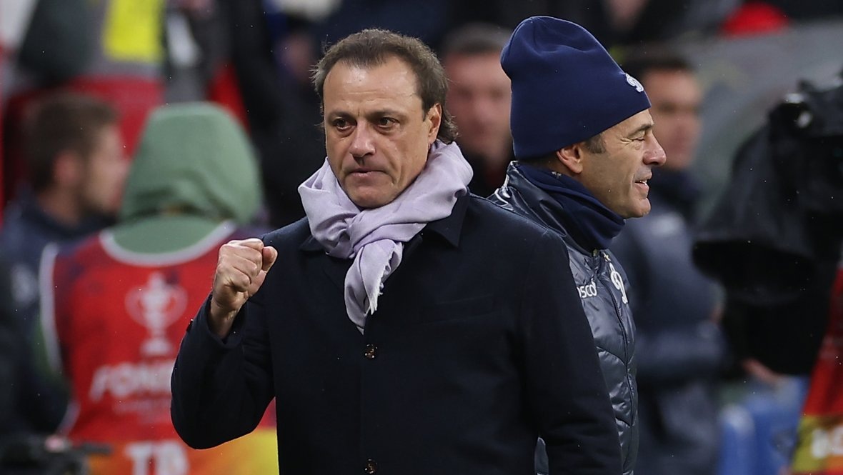    Главный тренер «Динамо» Ролан Гусев.Александр Федоров