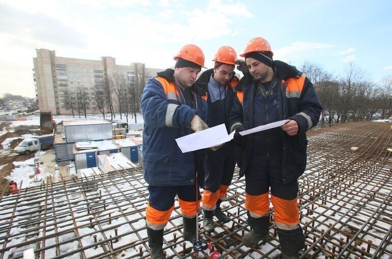 Комитет Совфеда предложил ввести обязательную отработку для выпускников строительных вузов