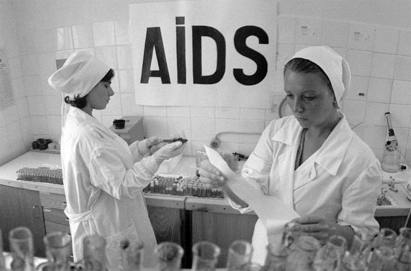 Уже более 40 лет человечество живёт с ВИЧ. Фото: origins.osu.edu