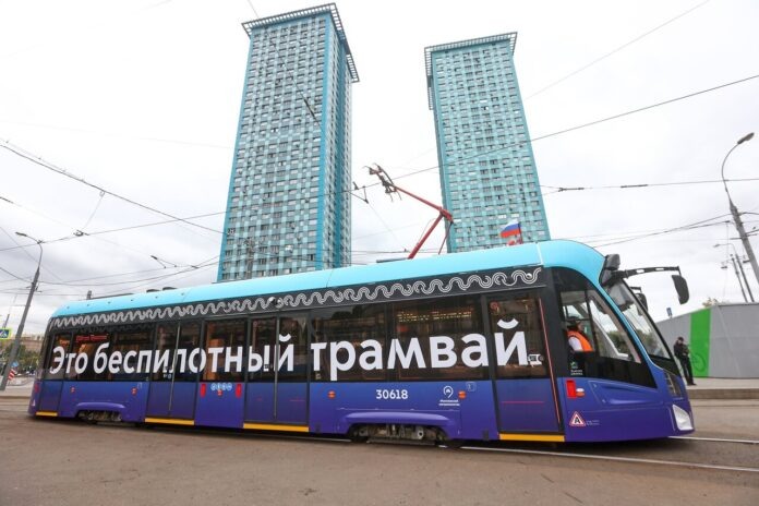    Нейросетевые технологии и современные транспортные решения, такие как Московские центральные диаметры, меняют облик столицы.