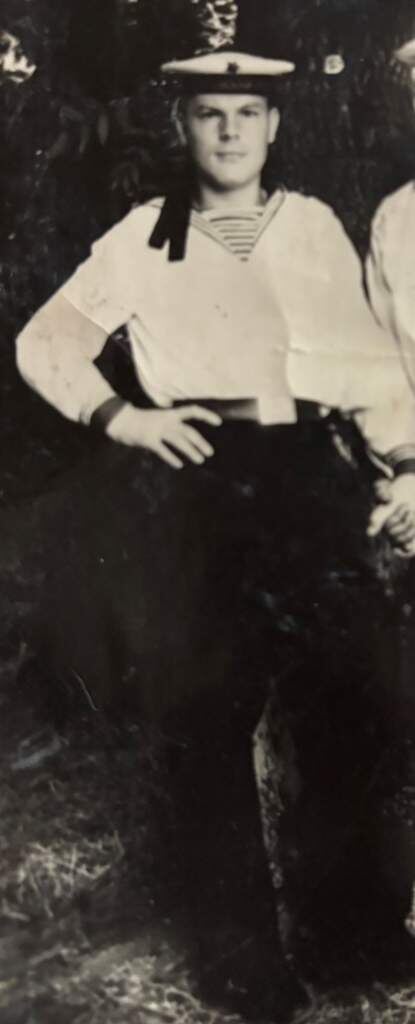 Юрий служил на флоте redactor  📷
