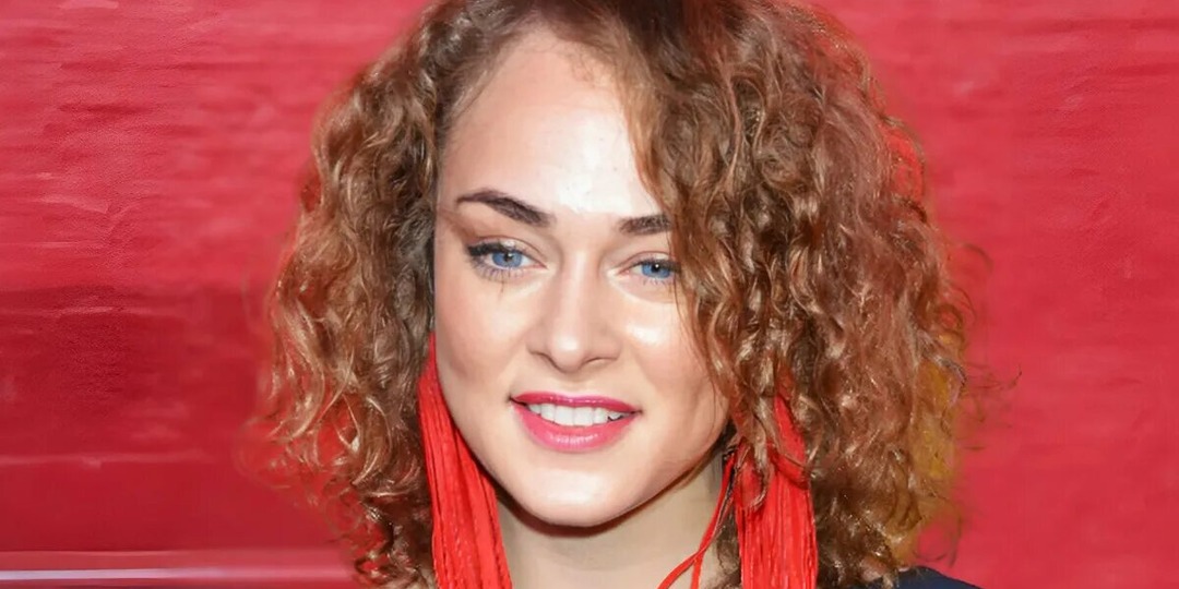 Аглаю Тарасову задержали в аэропорту с вейпом. Три года условно — и что стало с ней дальше