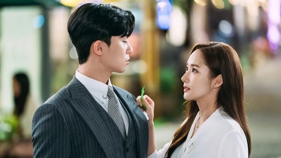 Кадр из дорамы "Что случилось с секретарем Ким?"