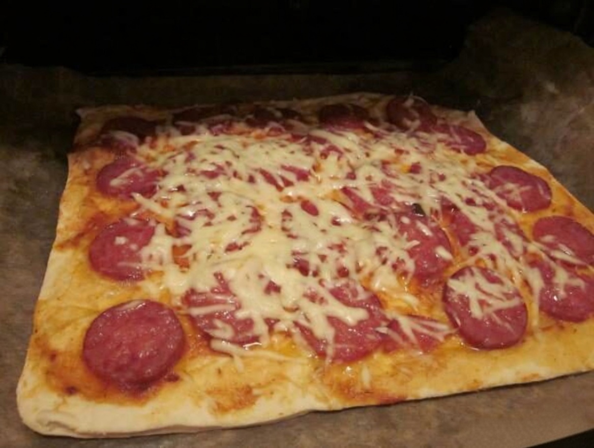 Я всегда смешиваю соль с мукой до того, как добавляю дрожжевую смесь. Никогда не сыплю соль прямо к дрожжам.