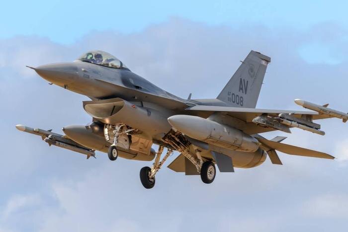 Обложка © Shutterstock / FOTODOM / A Periam Photography