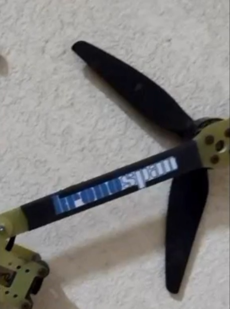 Дрон с наклейкой Kronospan