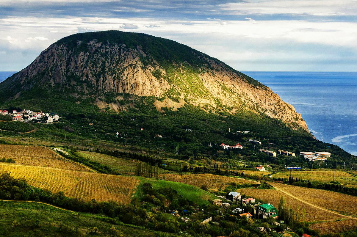 Гора Аю-Даг в Крыму